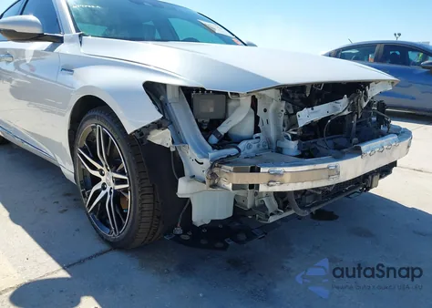 2022 Honda Accord Hybrid Touring z USA, uszkodzony, nr VIN 1HGCV3F94NA007042